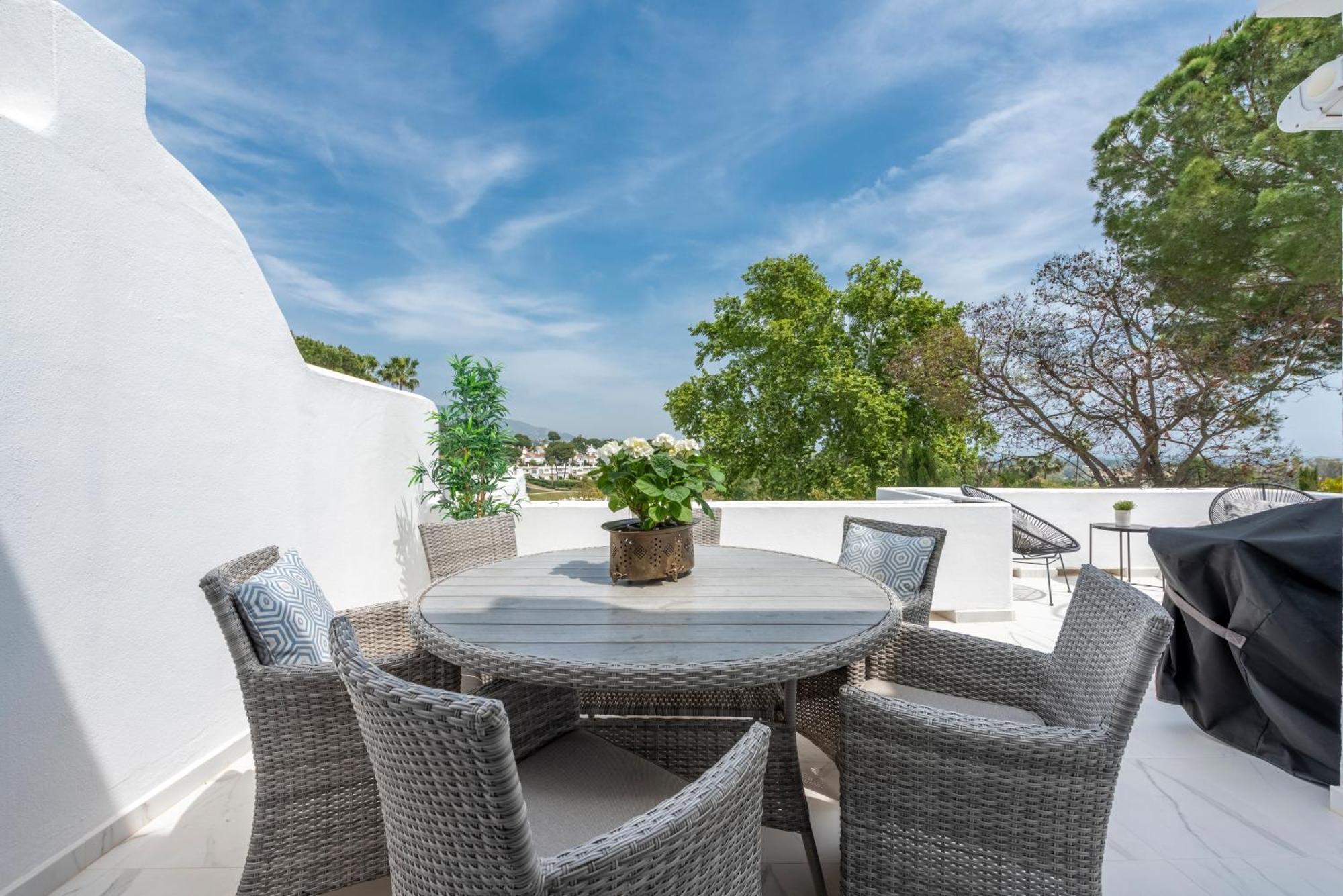 Apartamento Azahara 2, Contemporary Scandinavian Style Open Plan With 2 Terraces Marbella