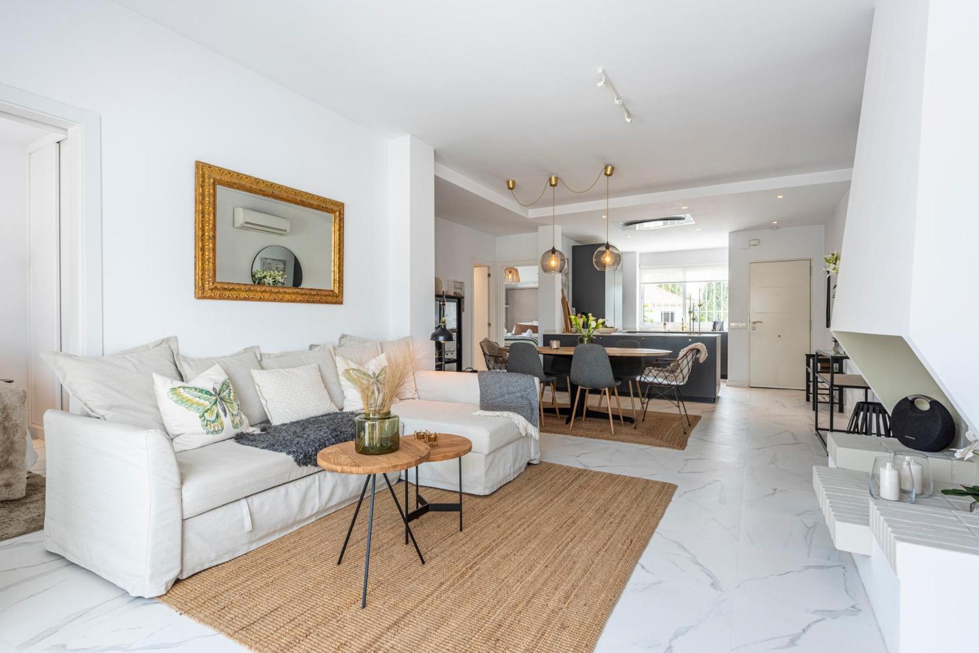 Apartment Azahara 2, Contemporary Scandinavian Style Open Plan With 2 Terraces