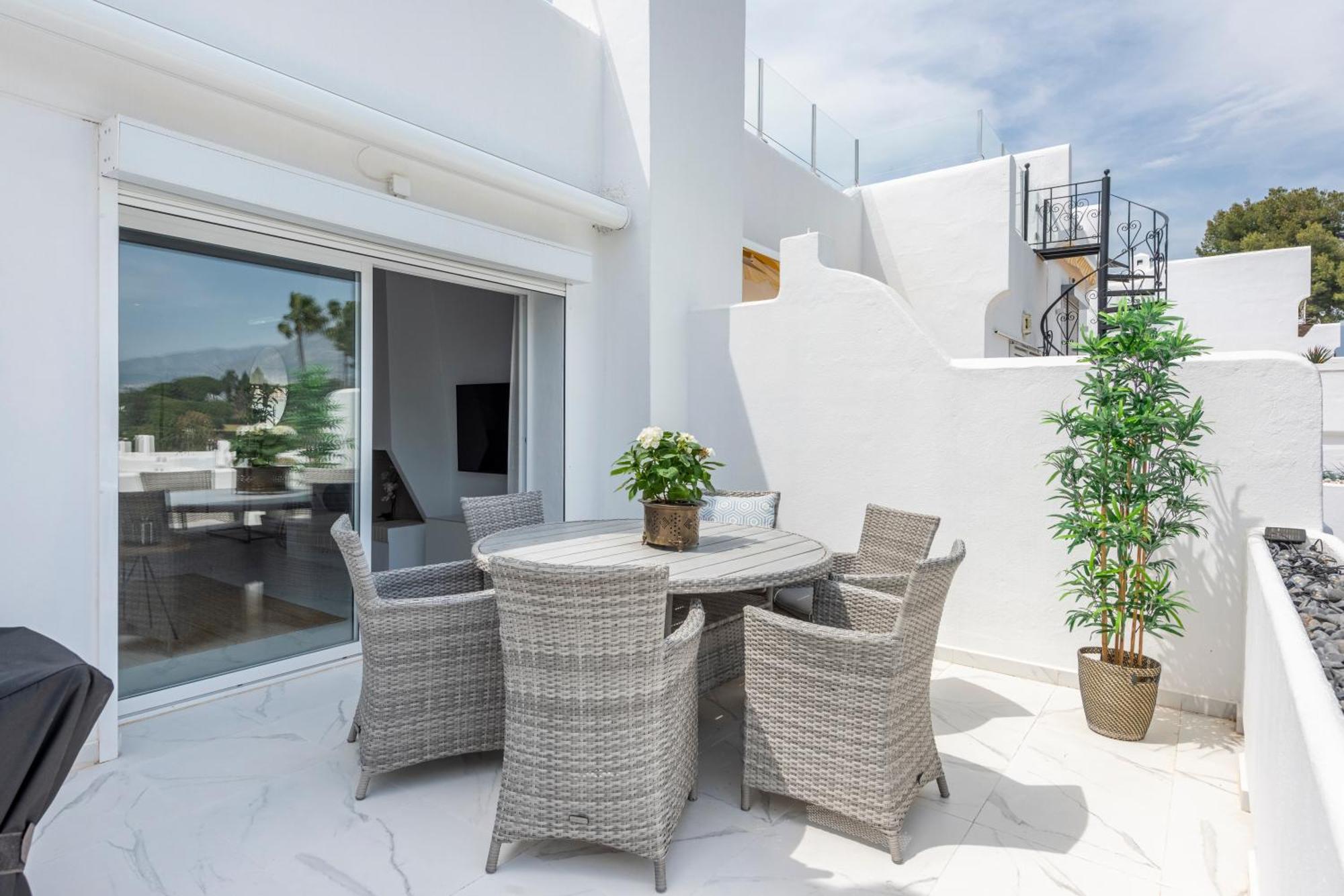 Apartment Azahara 2, Contemporary Scandinavian Style Open Plan With 2 Terraces Marbella