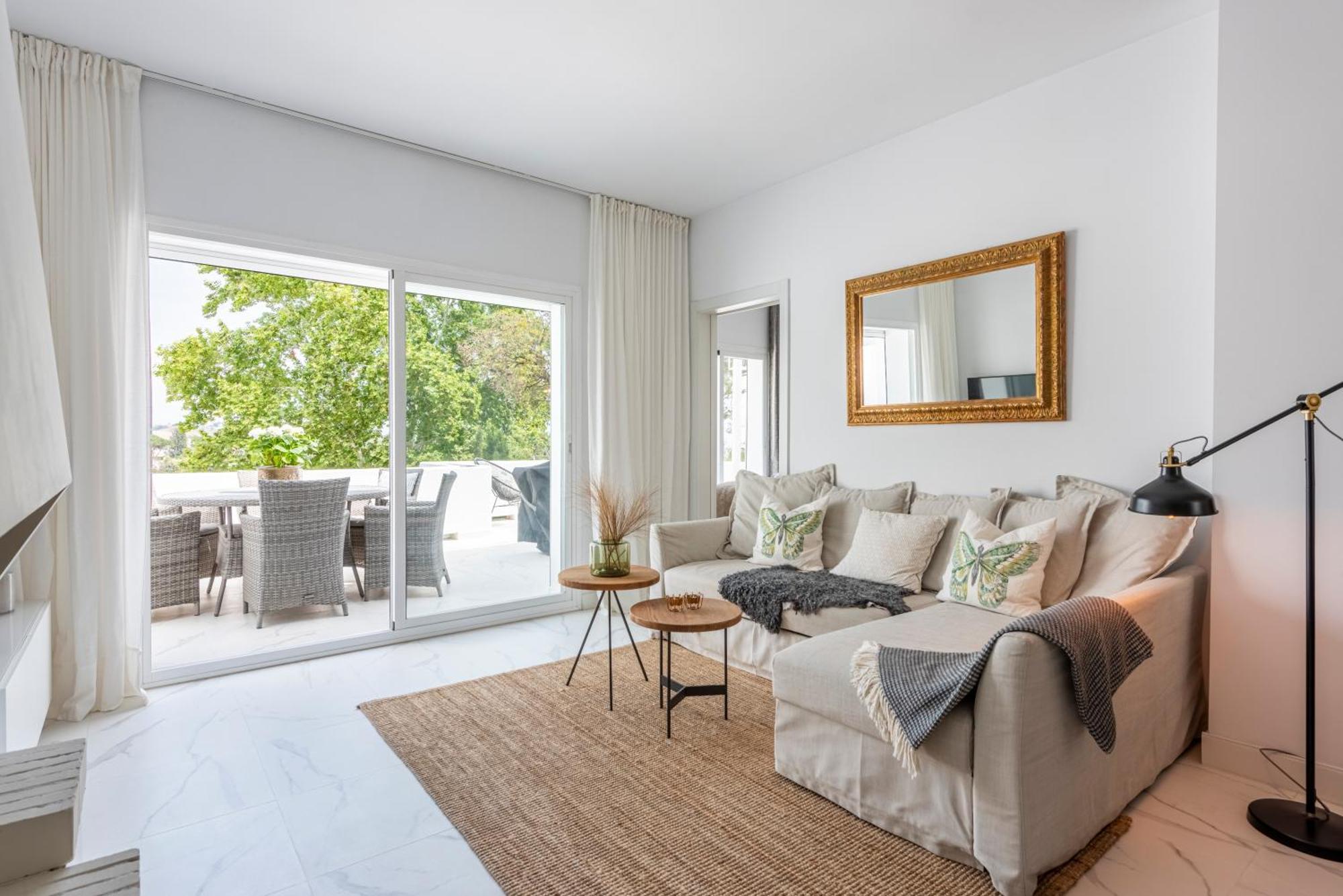 Apartment Azahara 2, Contemporary Scandinavian Style Open Plan With 2 Terraces *